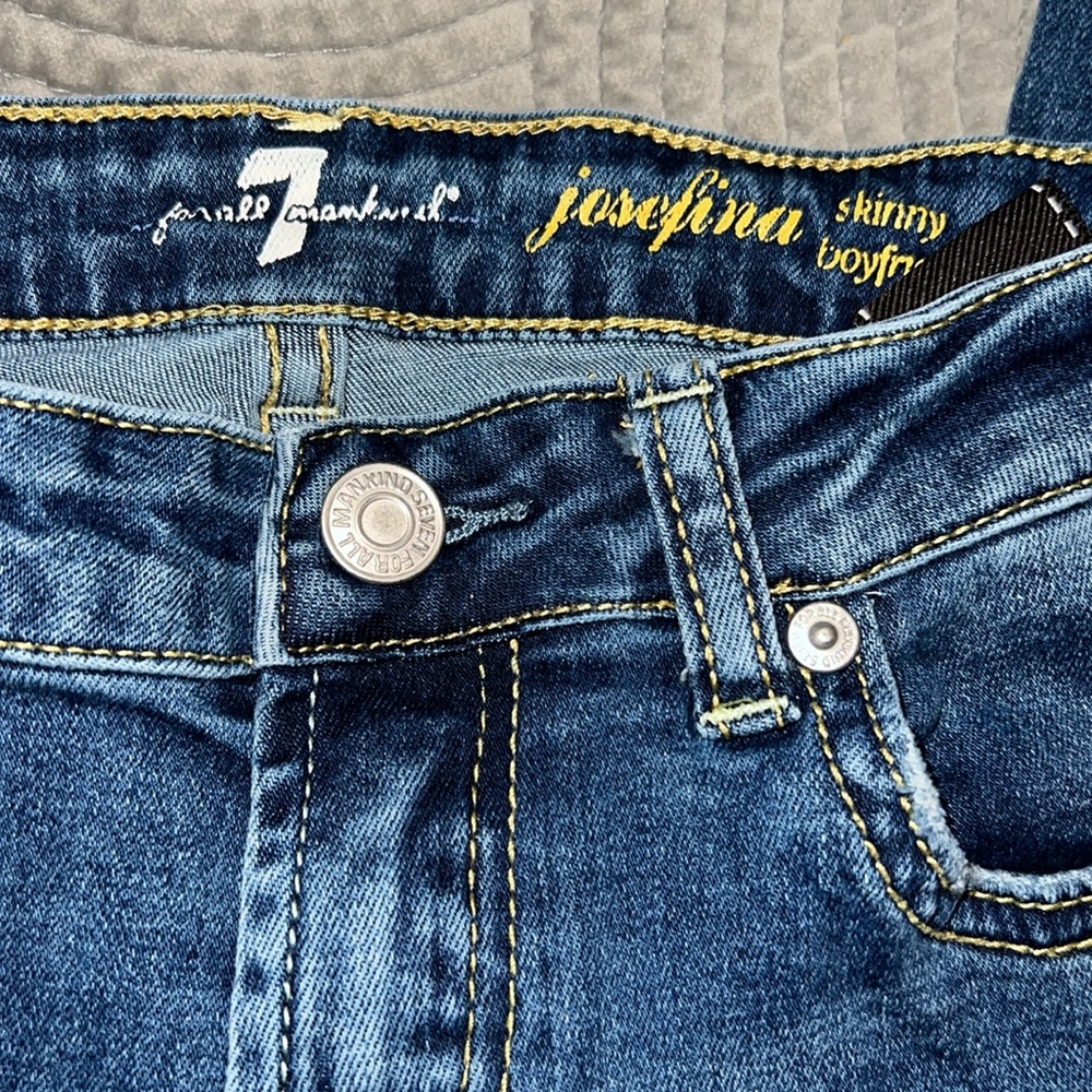 Women's Blue Distressed Jeans - Picture 4 of 5